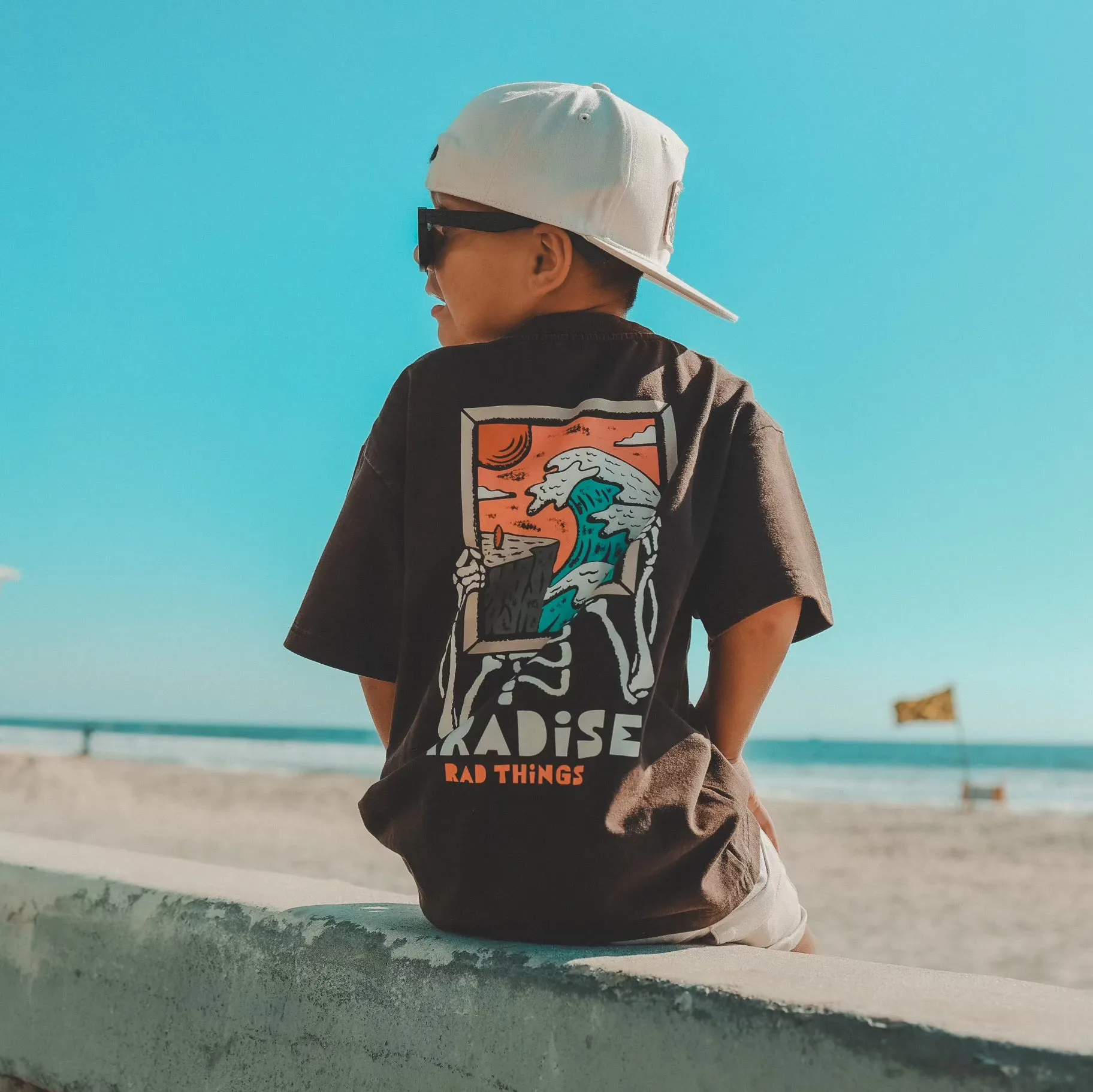 ANOTHER DAY IN PARADISE TEE - VINTAGE BROWN