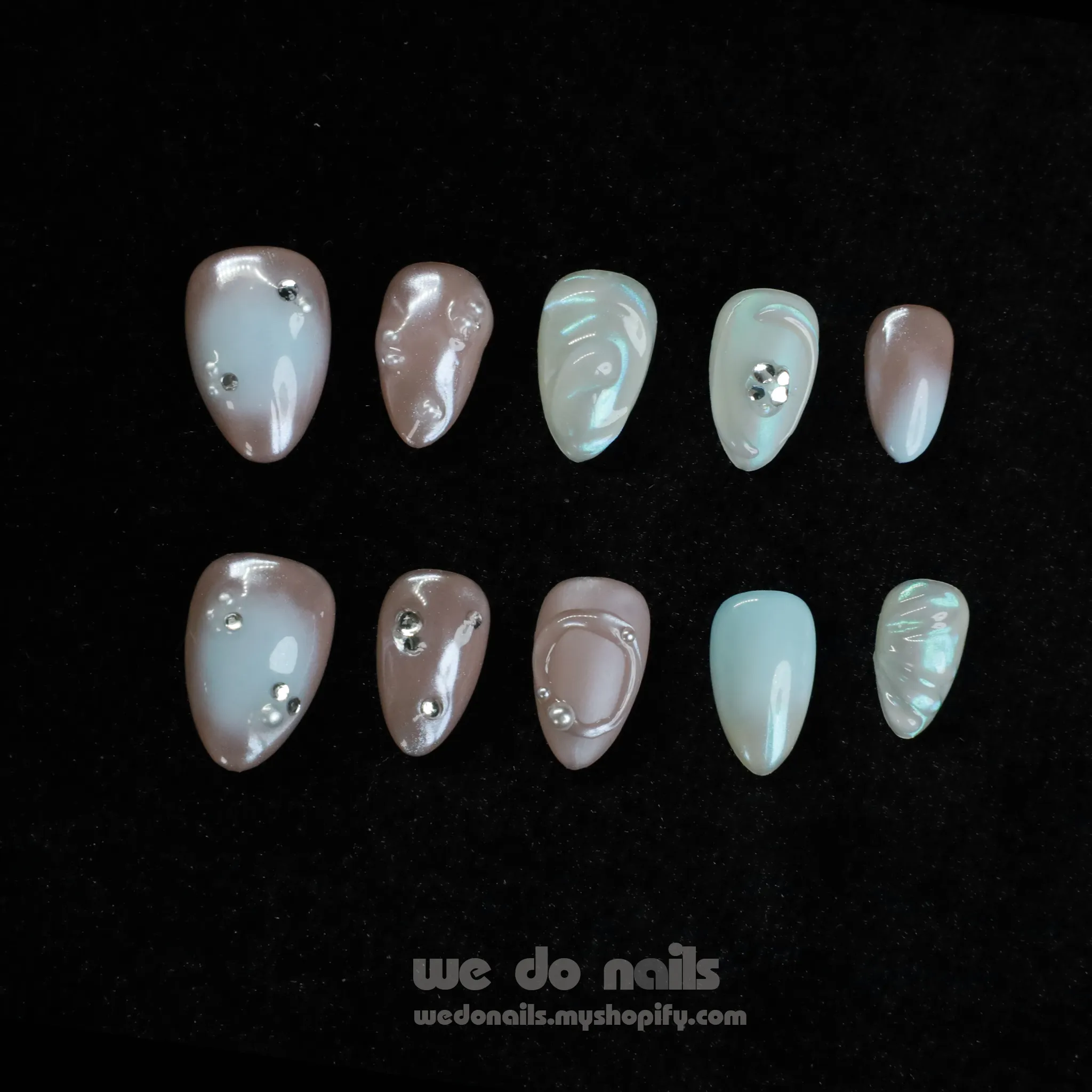 Pearl Dreams |  Elegant and 3D | Extra Short Almond ｜ Custom Press On Nails